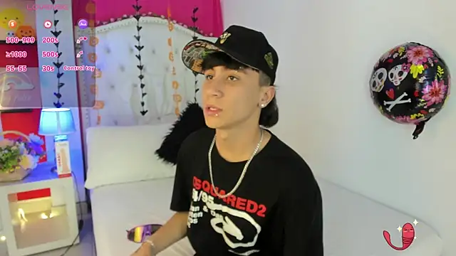 Snapshot of XaanderGrey chatting on October 24, 2025, 7:32 pm XaanderGrey online show from October 24, 2025, 7:32 pm