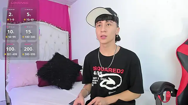 Snapshot of XaanderGrey chatting on November 4, 2025, 7:46 pm XaanderGrey online show from November 4, 2025, 7:46 pm