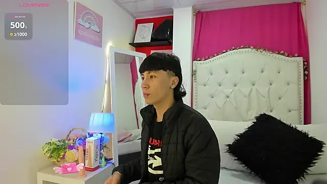 Snapshot of XaanderGrey chatting on November 23, 2025, 11:32 am XaanderGrey online show from November 23, 2025, 11:32 am