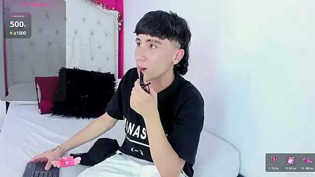 Snapshot of XaanderGrey chatting on December 1, 2025, 7:19 pm XaanderGrey online show from December 1, 2025, 7:19 pm