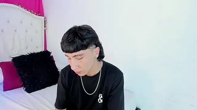 Snapshot of XaanderGrey chatting on December 5, 2025, 7:10 pm XaanderGrey online show from December 5, 2025, 7:10 pm