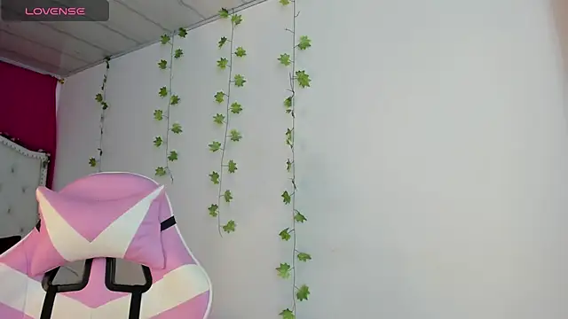 Snapshot of XaanderGrey chatting on December 15, 2025, 7:18 pm XaanderGrey online show from December 15, 2025, 7:18 pm