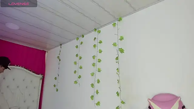 Snapshot of XaanderGrey chatting on December 16, 2025, 7:30 pm XaanderGrey online show from December 16, 2025, 7:30 pm