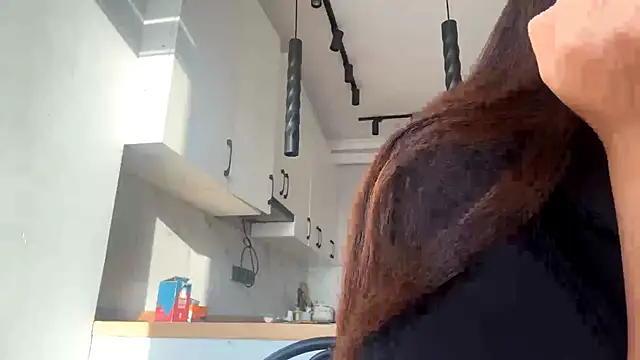 Ur neighbor Kira online show from October 6, 2025, 11:07 am