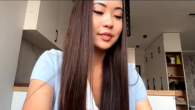 Ur neighbor Kira online show from October 12, 2025, 11:09 am