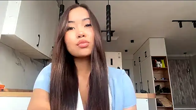 Ur neighbor Kira online show from October 22, 2025, 9:20 am