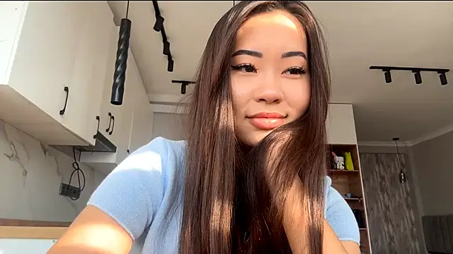 Ur neighbor Kira online show from October 24, 2025, 9:17 am