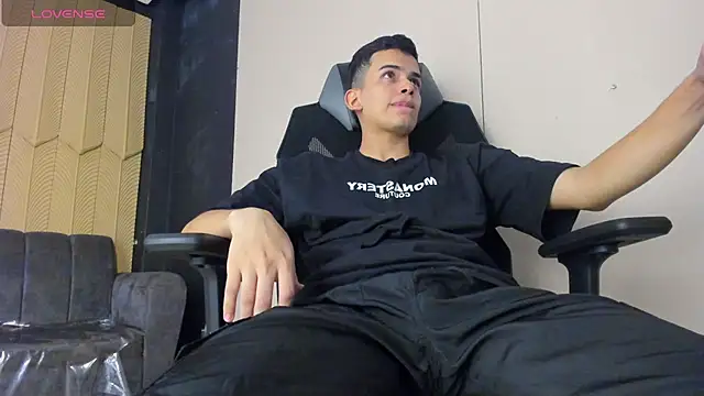 Snapshot of JuanSixx chatting on December 14, 2025, 8:57 pm JuanSixx online show from December 14, 2025, 8:57 pm