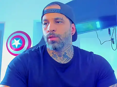 Snapshot of JoshRigby chatting on November 3, 2025, 7:37 pm JoshRigby online show from November 3, 2025, 7:37 pm