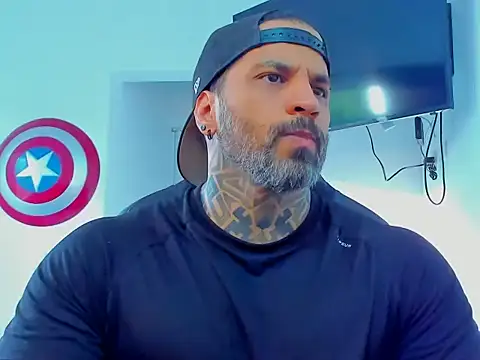 Snapshot of JoshRigby chatting on November 5, 2025, 9:48 pm JoshRigby online show from November 5, 2025, 9:48 pm