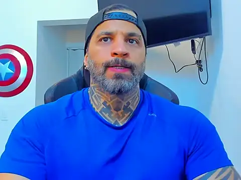 Snapshot of JoshRigby chatting on November 6, 2025, 9:59 pm JoshRigby online show from November 6, 2025, 9:59 pm