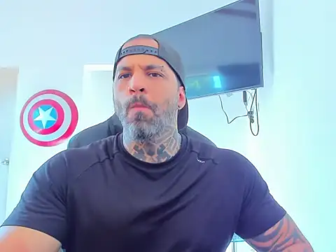 Snapshot of JoshRigby chatting on November 7, 2025, 8:20 pm JoshRigby online show from November 7, 2025, 8:20 pm