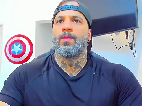 Snapshot of JoshRigby chatting on December 4, 2025, 8:06 pm JoshRigby online show from December 4, 2025, 8:06 pm