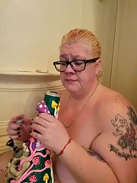 Snapshot of violentviolet68 chatting on December 19, 2025, 6:48 pm violentviolet68 online show from December 19, 2025, 6:48 pm