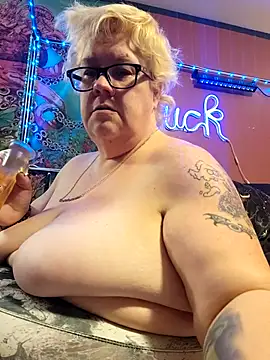 Snapshot of violentviolet68 chatting on December 21, 2025, 5:31 pm violentviolet68 online show from December 21, 2025, 5:31 pm