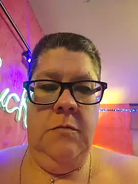 violentviolet68 online show from May 26, 2026, 11:01 pm