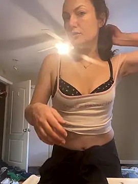 sexybriiiixoxo online show from April 14, 2026, 9:43 pm