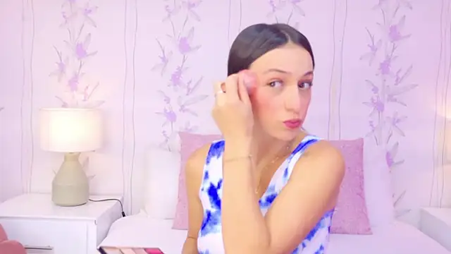 MarilynWild online show from October 18, 2025, 2:18 pm