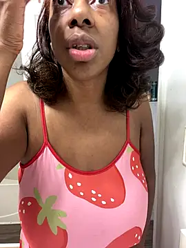 Snapshot of MadamGlam chatting on October 10, 2025, 3:22 pm MadamGlam online show from October 10, 2025, 3:22 pm