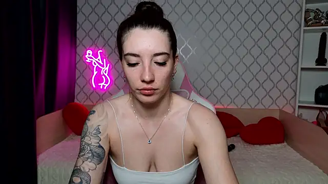 Snapshot of Curious_Lily chatting on May 6, 2026, 1:03 am Curious Lily online show from May 6, 2026, 1:03 am