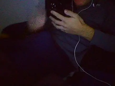 AlbertoRuiz086 online show from October 10, 2025, 7:29 am