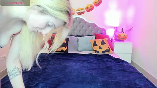 CamillaDreamer online show from November 1, 2025, 4:42 pm