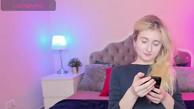 CamillaDreamer online show from November 27, 2025, 4:42 pm