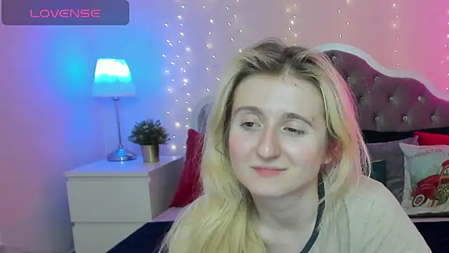 CamillaDreamer online show from December 1, 2025, 6:35 pm