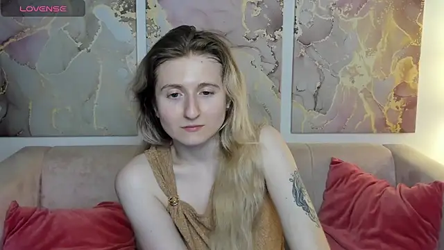 Snapshot of CamillaDreamer chatting on April 28, 2026, 5:51 pm CamillaDreamer online show from April 28, 2026, 5:51 pm