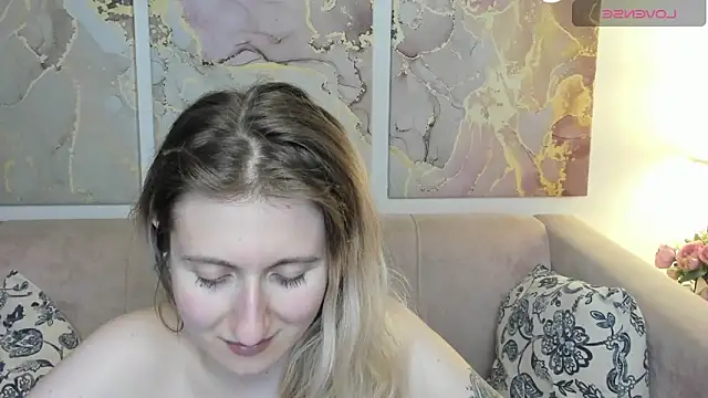 Snapshot of CamillaDreamer chatting on May 16, 2026, 1:13 am CamillaDreamer online show from May 16, 2026, 1:13 am