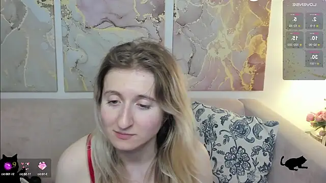 Snapshot of CamillaDreamer chatting on May 17, 2026, 6:11 am CamillaDreamer online show from May 17, 2026, 6:11 am