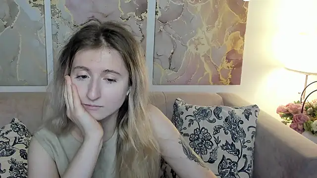 Snapshot of CamillaDreamer chatting on May 19, 2026, 10:32 am CamillaDreamer online show from May 19, 2026, 10:32 am