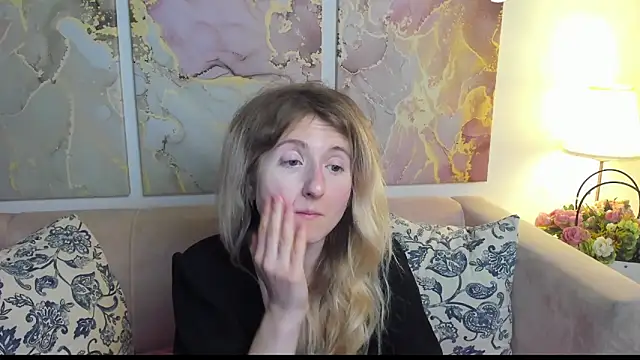 Snapshot of CamillaDreamer chatting on May 23, 2026, 2:43 pm CamillaDreamer online show from May 23, 2026, 2:43 pm
