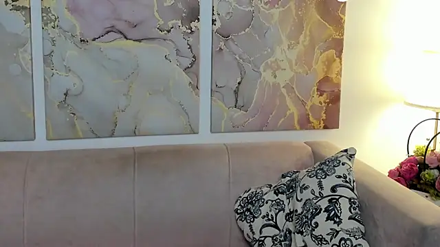Snapshot of CamillaDreamer chatting on May 30, 2026, 6:05 pm CamillaDreamer online show from May 30, 2026, 6:05 pm