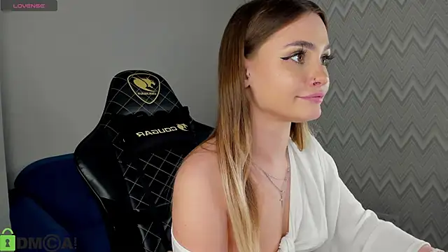 KarinaBroks online show from November 3, 2025, 11:22 am