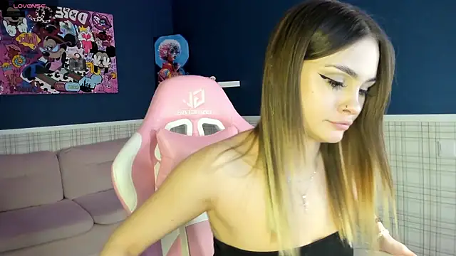 KarinaBroks online show from November 7, 2025, 1:11 pm