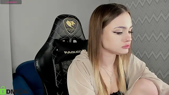 KarinaBroks online show from November 13, 2025, 11:42 am