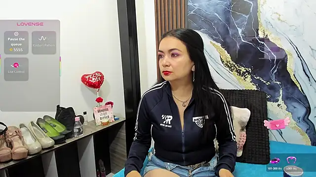 angelinee39 online show from November 16, 2025, 9:15 am