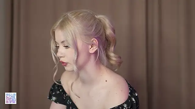 AshleyNikoo online show from November 21, 2025, 3:44 pm