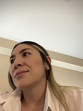 Snapshot of Mariana_gom chatting on April 28, 2026, 12:21 pm Mariana gom online show from April 28, 2026, 12:21 pm