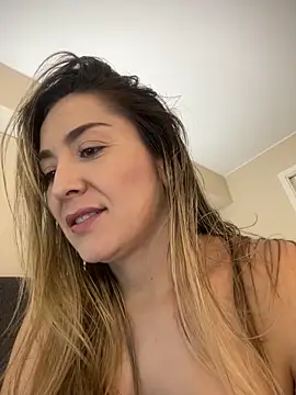 Snapshot of Mariana_gom chatting on May 12, 2026, 12:13 pm Mariana gom online show from May 12, 2026, 12:13 pm