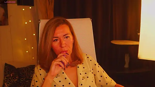 DonnaSmitth online show from October 23, 2025, 3:55 pm