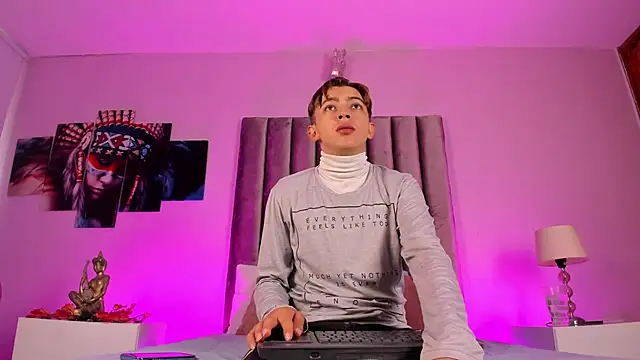 Lian Miller1  online show from April 5, 2026, 2:03 pm