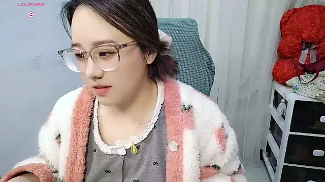 NEWONETO online show from October 22, 2025, 3:34 pm