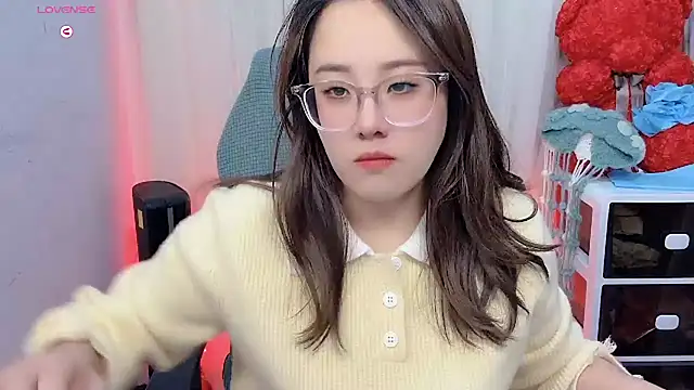 NEWONETO online show from November 18, 2025, 11:14 am