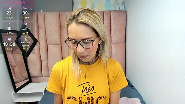 Issa Milf   online show from February 13, 2026, 1:07 pm