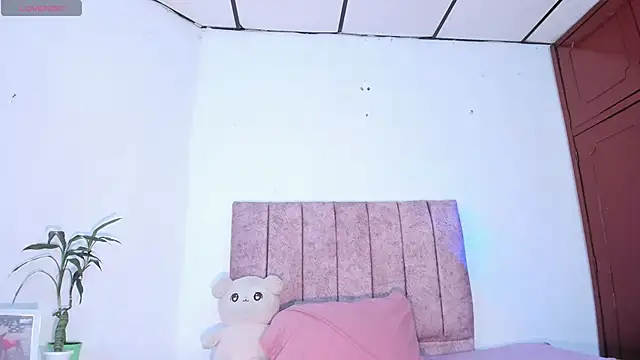 Snapshot of Mila_1wood chatting on April 25, 2026, 1:41 pm Mila 1wood online show from April 25, 2026, 1:41 pm