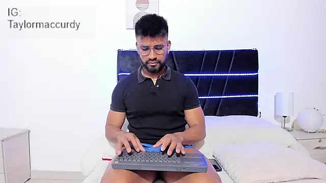 Taylormaccurdy  online show from January 7, 2026, 2:08 pm