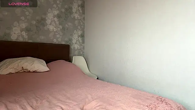 Snapshot of MIA_SHADE chatting on February 26, 2026, 8:24 am MIA SHADE online show from February 26, 2026, 8:24 am