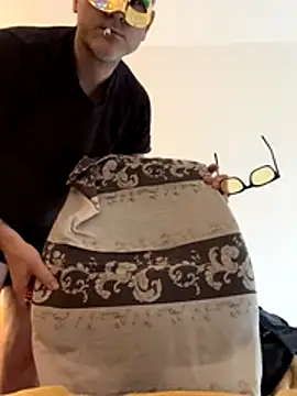 Chinolow online show from November 27, 2025, 7:27 pm